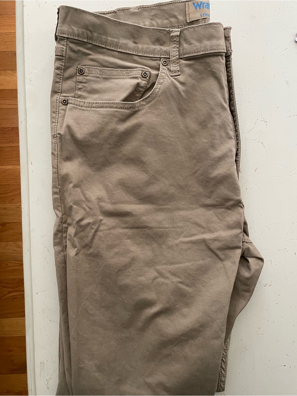 Wrangler Straight Fit Chinos in Khaki